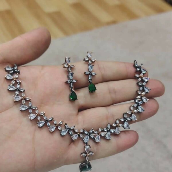 Ladies party set nackless and earrings