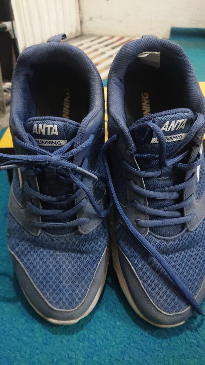 It's Runner brand shoes 10/10 condition