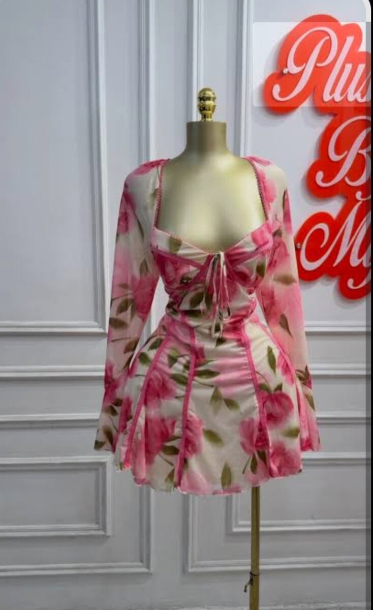 Robe Motif Fleuri Élégante