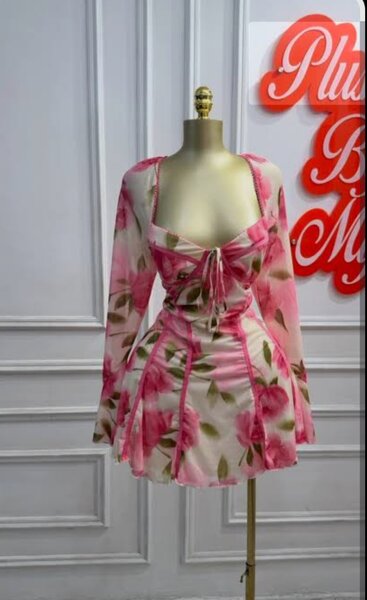 Robe Motif Fleuri Élégante
