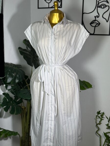 Robe chemise à rayures élégante