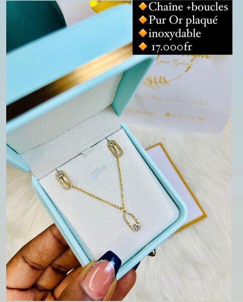 Montre, chaine, bracelet, boucle oreilles