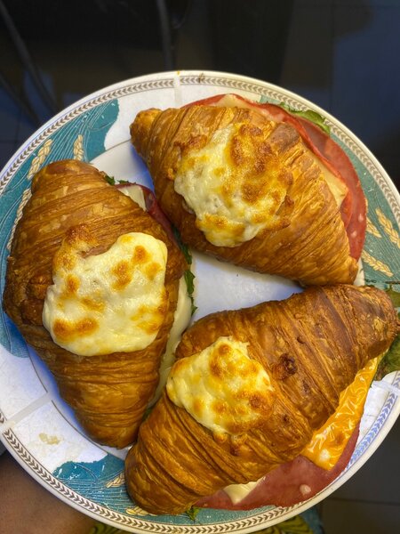 Croissants garnis au fromage