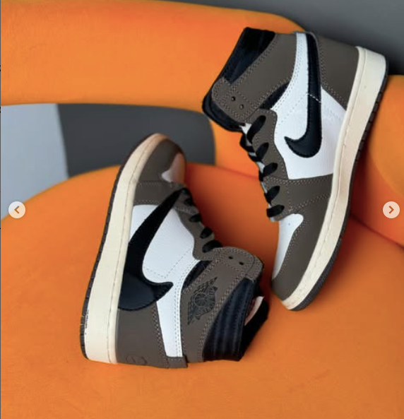 Кроссовки Air Jordan 1 x Travis Scott коричневые