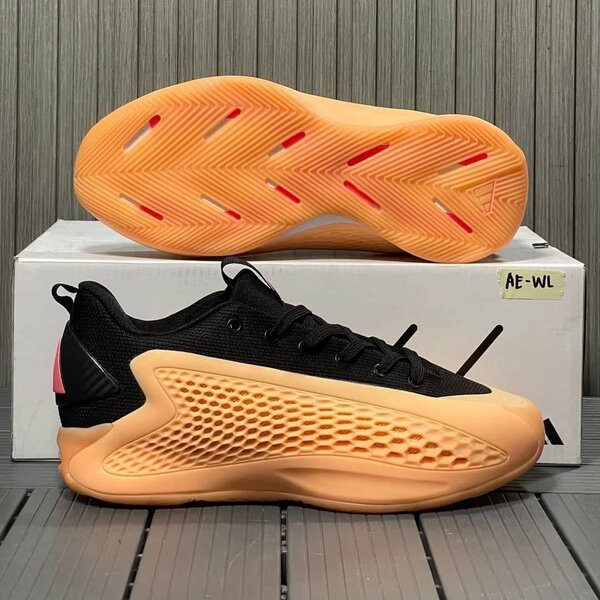 Adidas "Anthony Edwards 1 Low"    Dans carton et accessoires