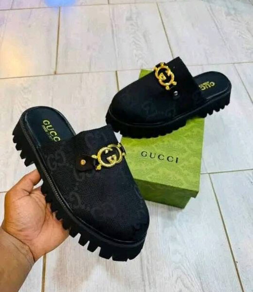 Mules élégantes noires Gucci