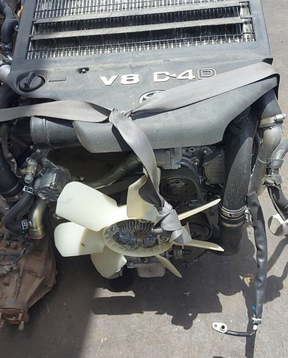 Toyota Landcruiser V8 Engine