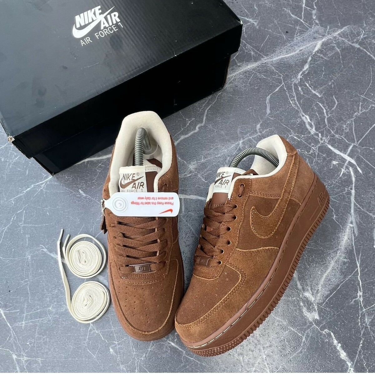 NIKE AIRFORCE CLASSIC