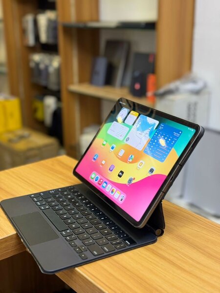 iPad  3rd Gen 11 inch 256gig cellular