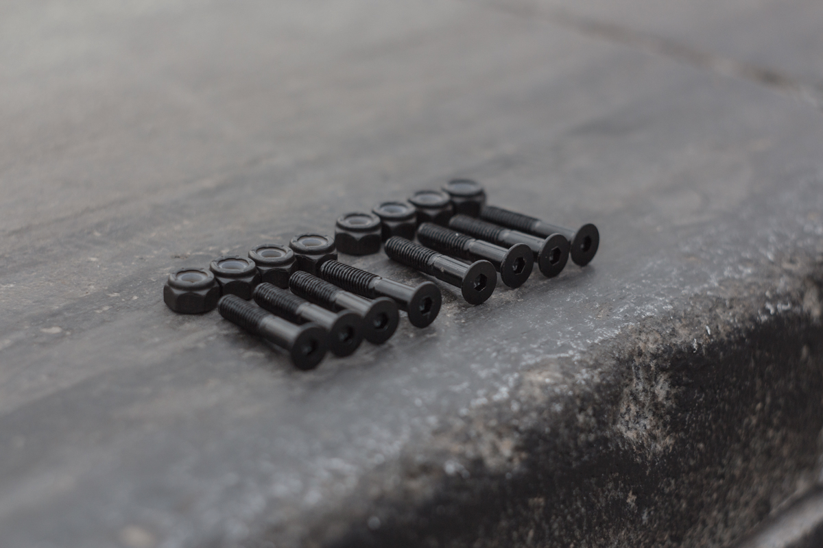 Набор винтов и гаек для скейта