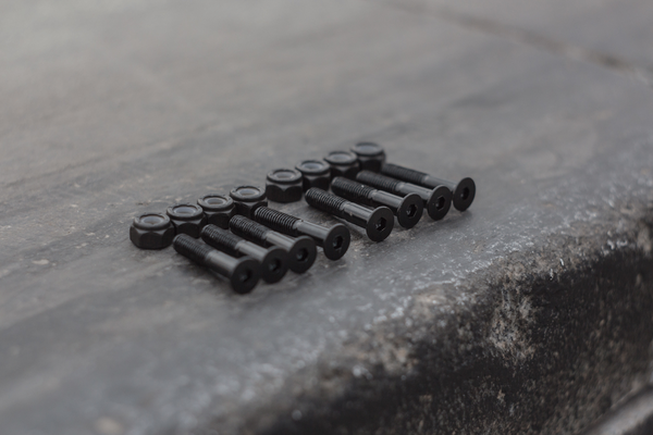 Набор винтов и гаек для скейта