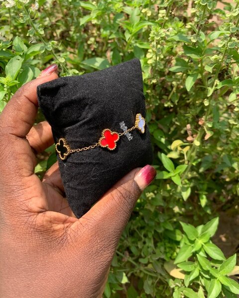 Multi Pearl Clover bracelet (multi colored)