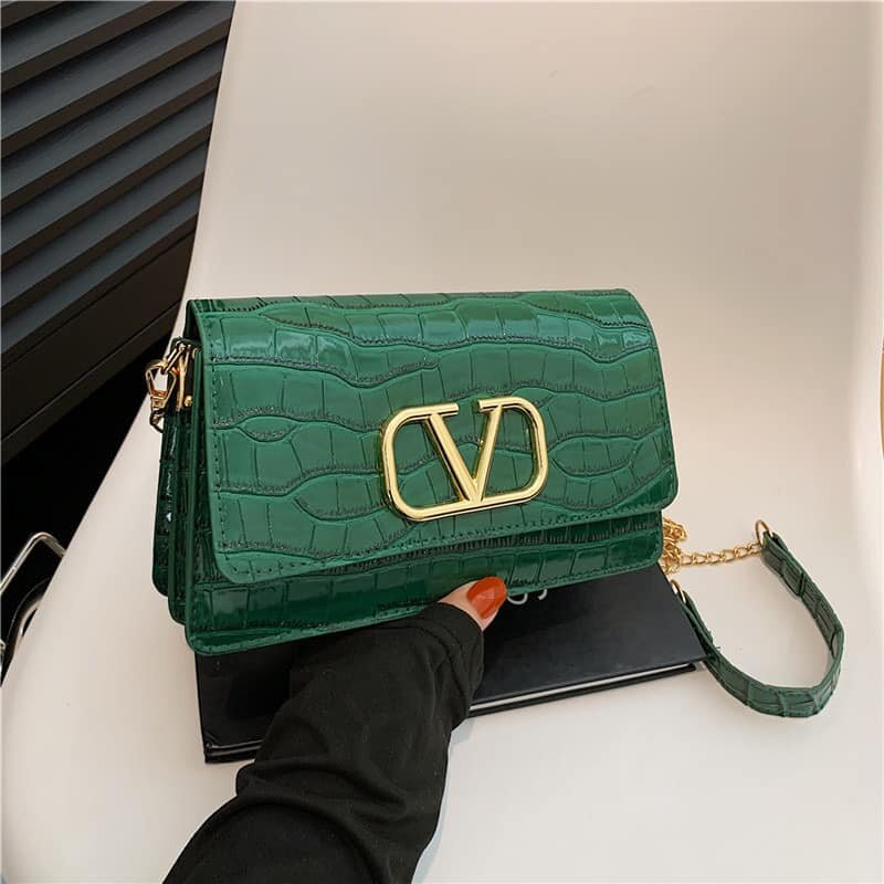Stylish and fashionable women's bag green