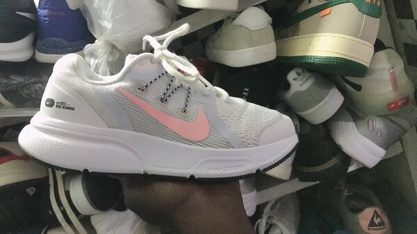 Chaussures de sport blanches