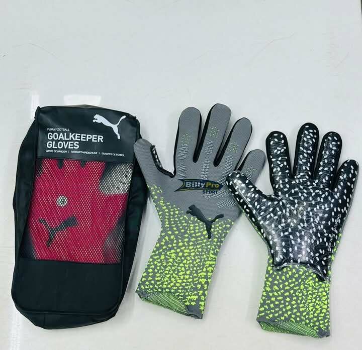 Goalkeeper Puma gloves