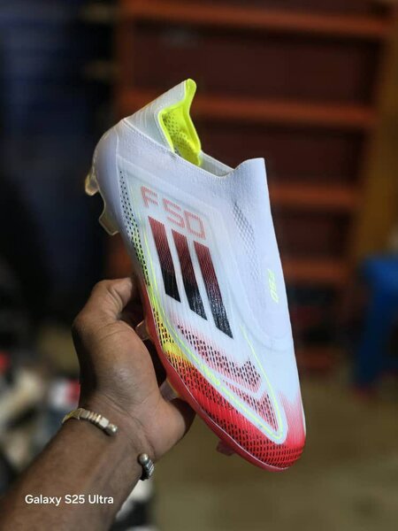 Chaussures de Foot Légeres