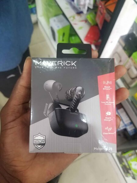 Maverick Z1 earbuds