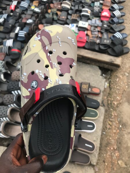 Tongs confortables en cuir