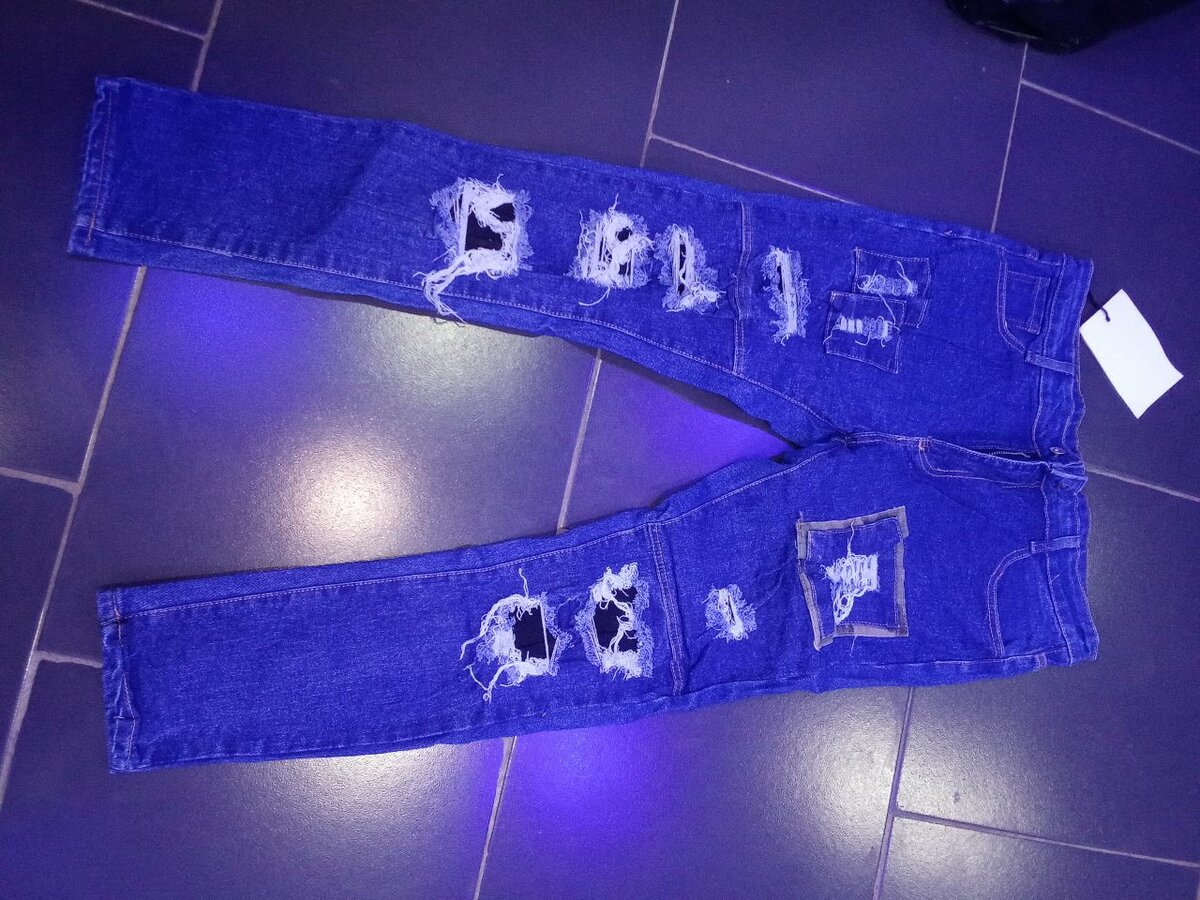 Jeans déchirés tendance