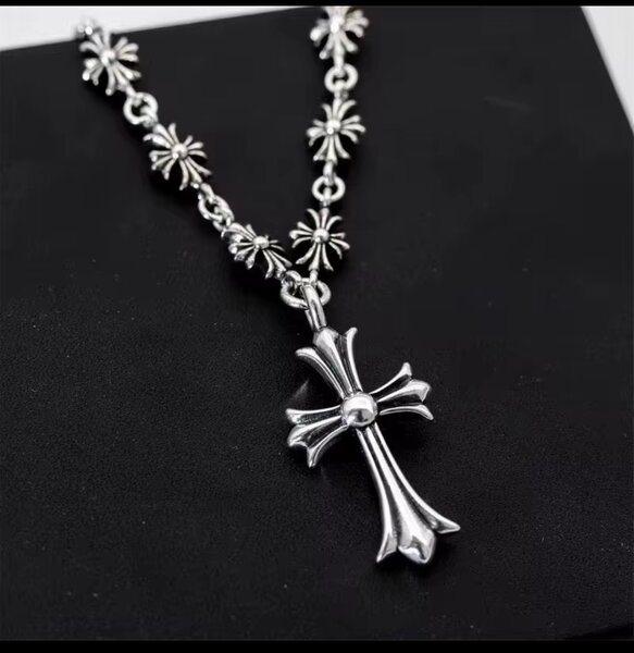 Collier Croix en Argent Élégant