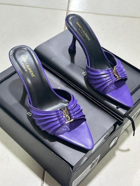 Heeled slippers