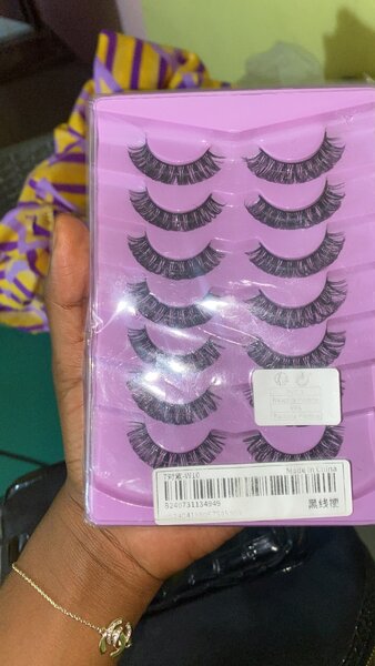 Cils faux volumineux