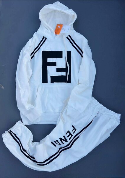 Ensemble de survêtement blanc élégant