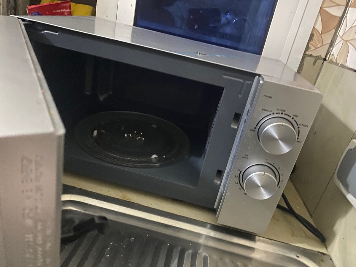 Micro-ondes Sharp moderne