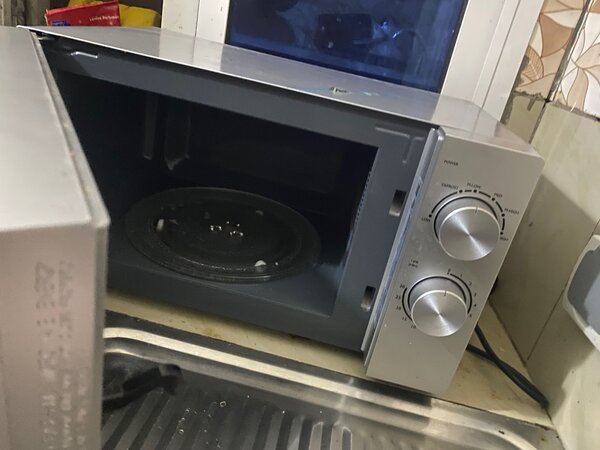 Micro-ondes Sharp moderne