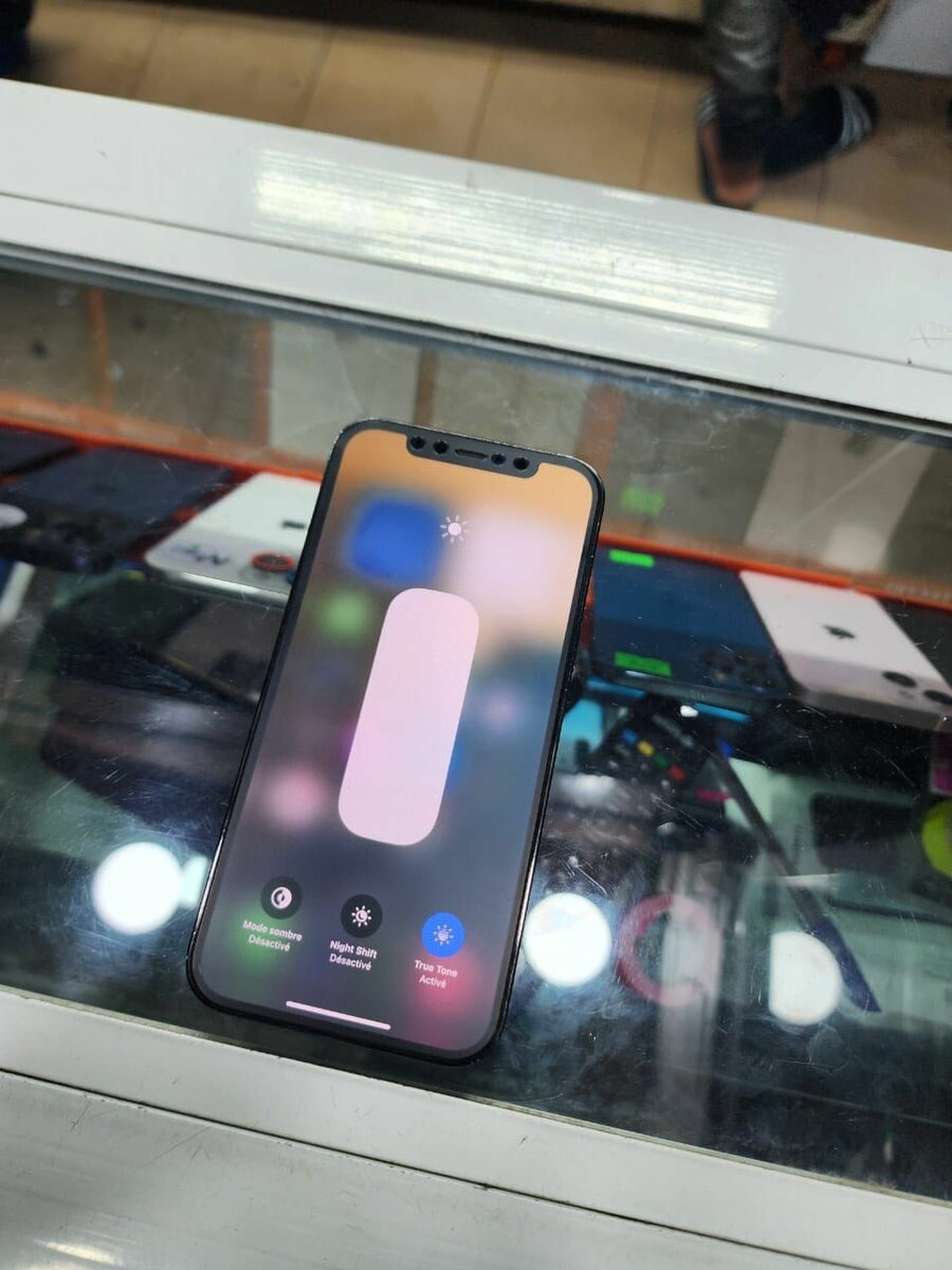 12 pro 128giga Casi neuf retou