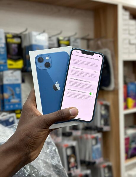 iPhone 13 simple juste descellé