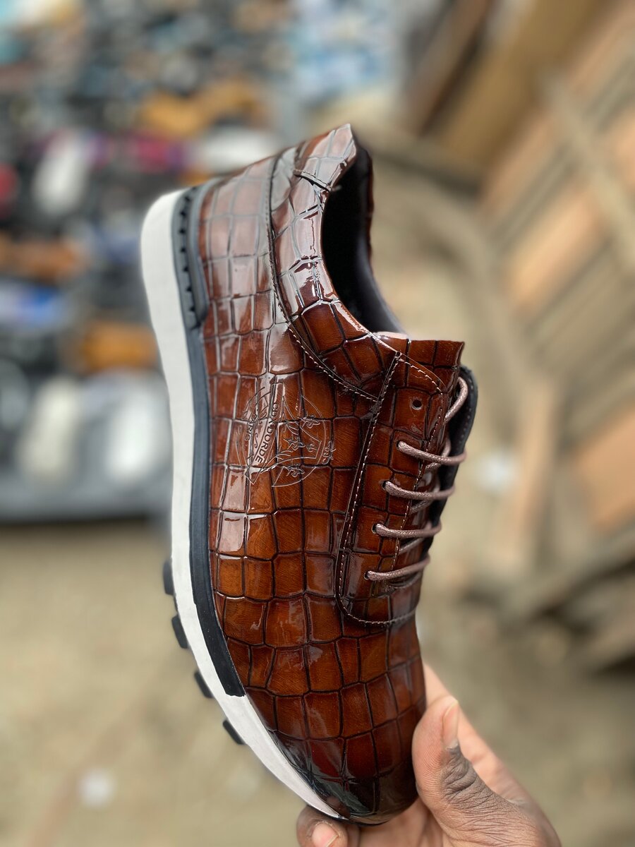 Chaussures en cuir croco homme