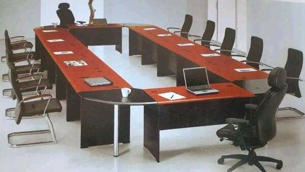 Table de conférence élégante