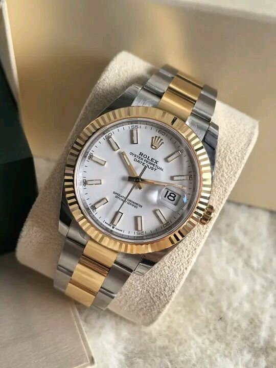 Montre Luxueuse en Or et Acier