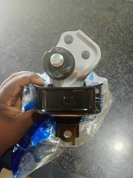 Engine mounting