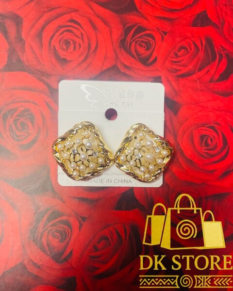 Boucles d'oreilles dorées perlées