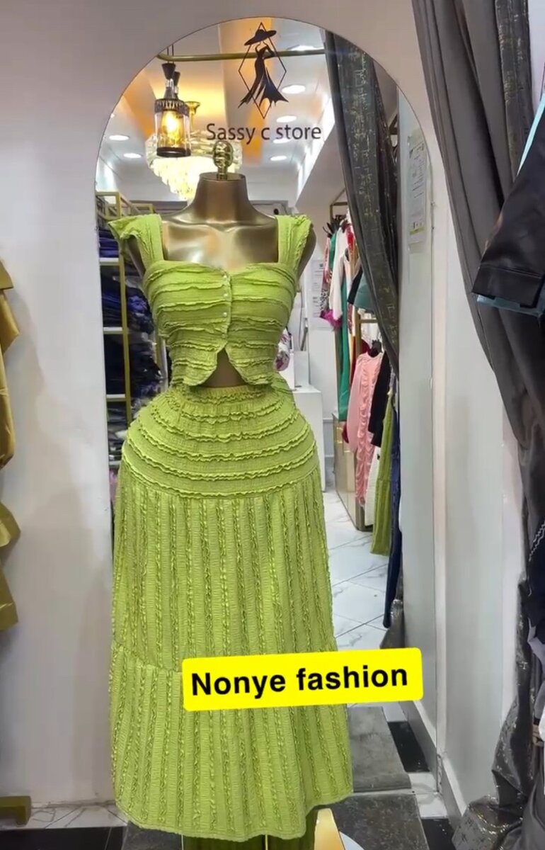 Robe élégante en dentelle verte