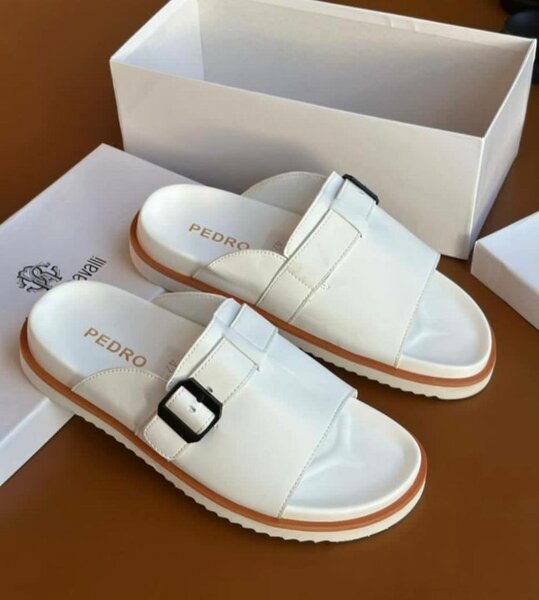 Sandales blanches avec boucle