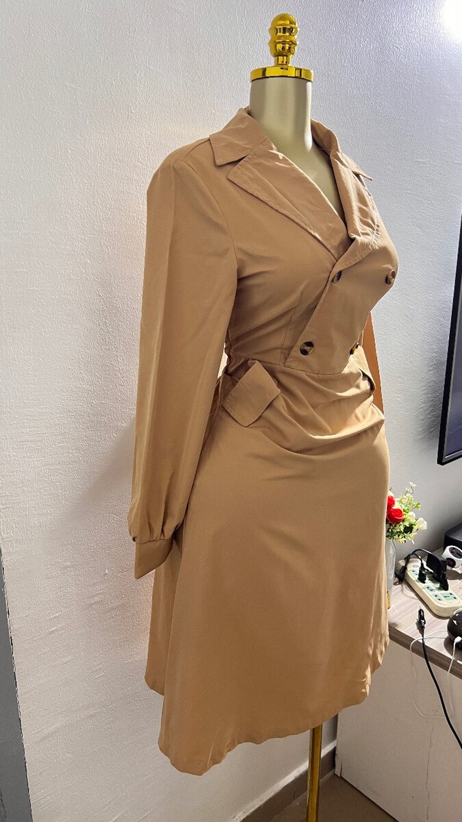 Robe trench beige élégante