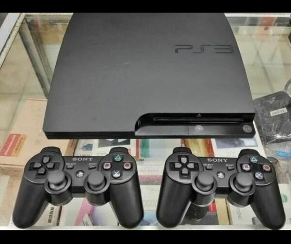 Console PS3 avec manettes