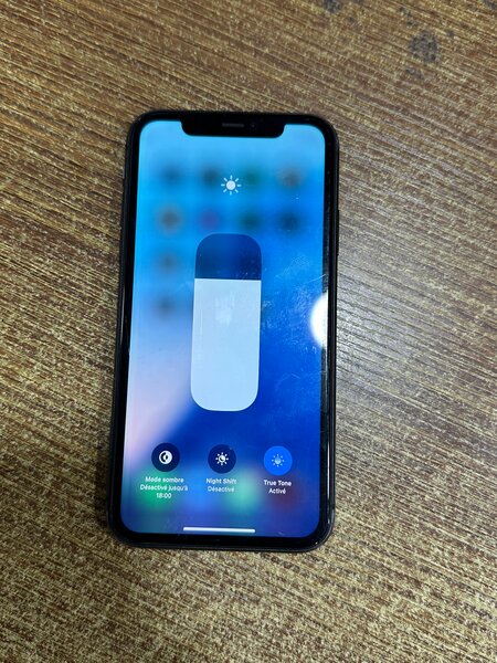 iPhone 11 noir 64 Go