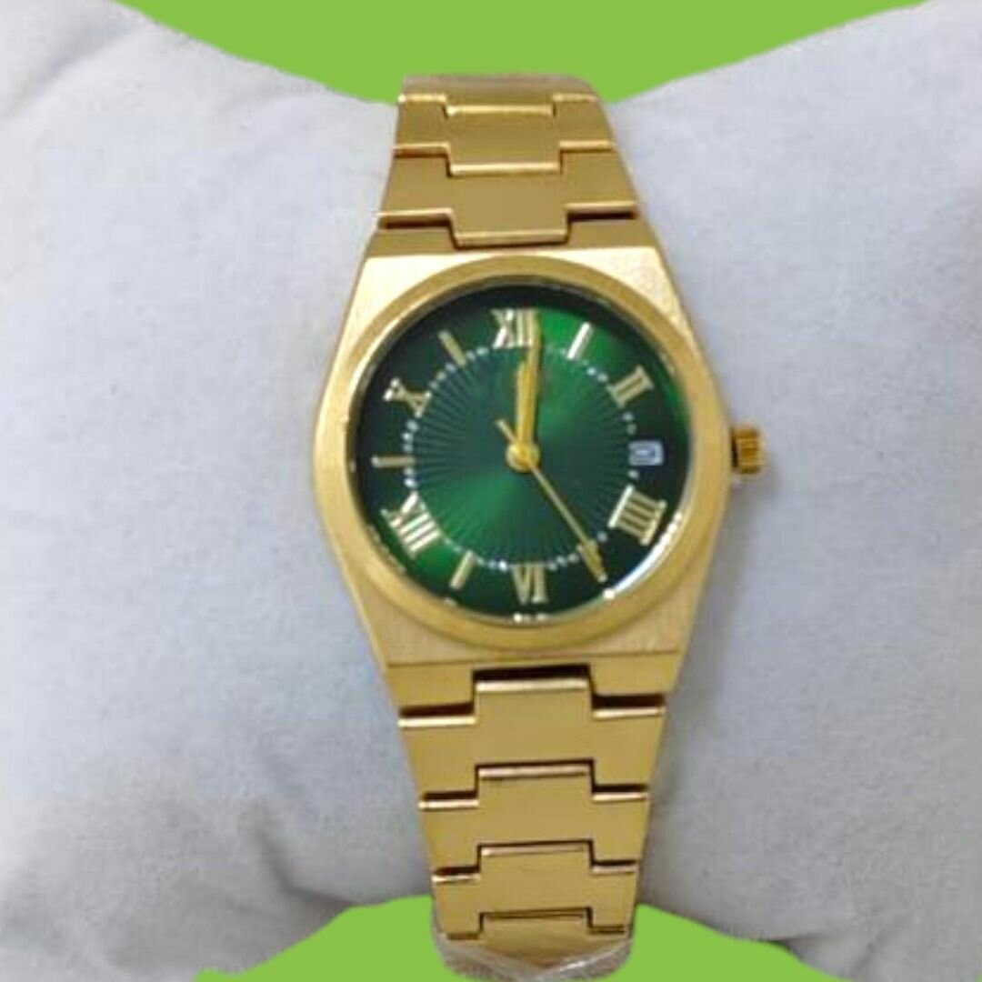 Montre bracelet dorée élégante