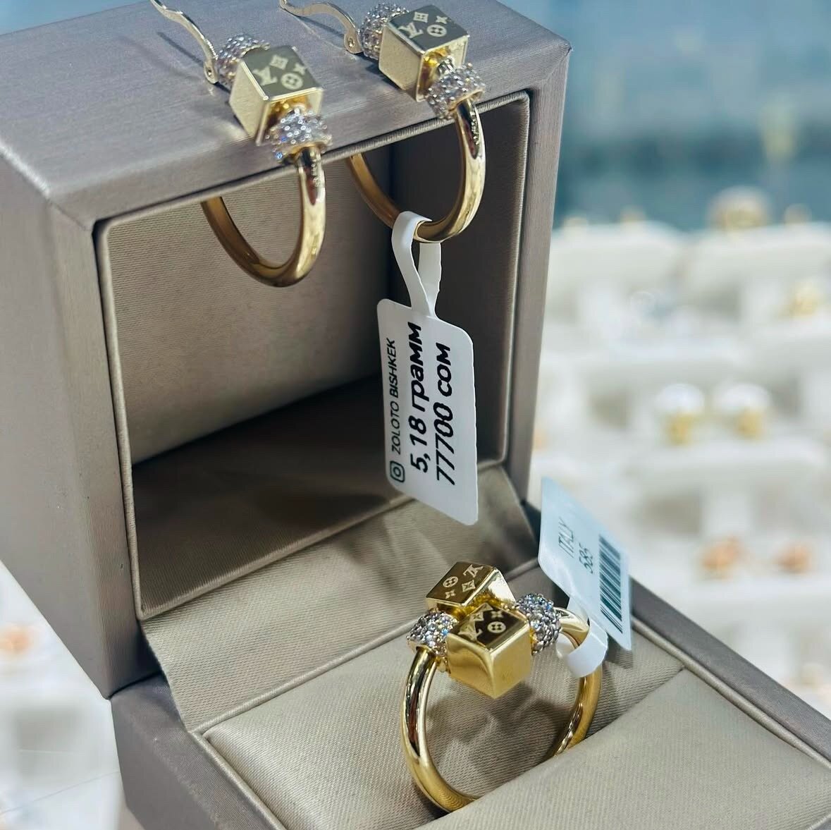 Louis Vuitton 585 Италия