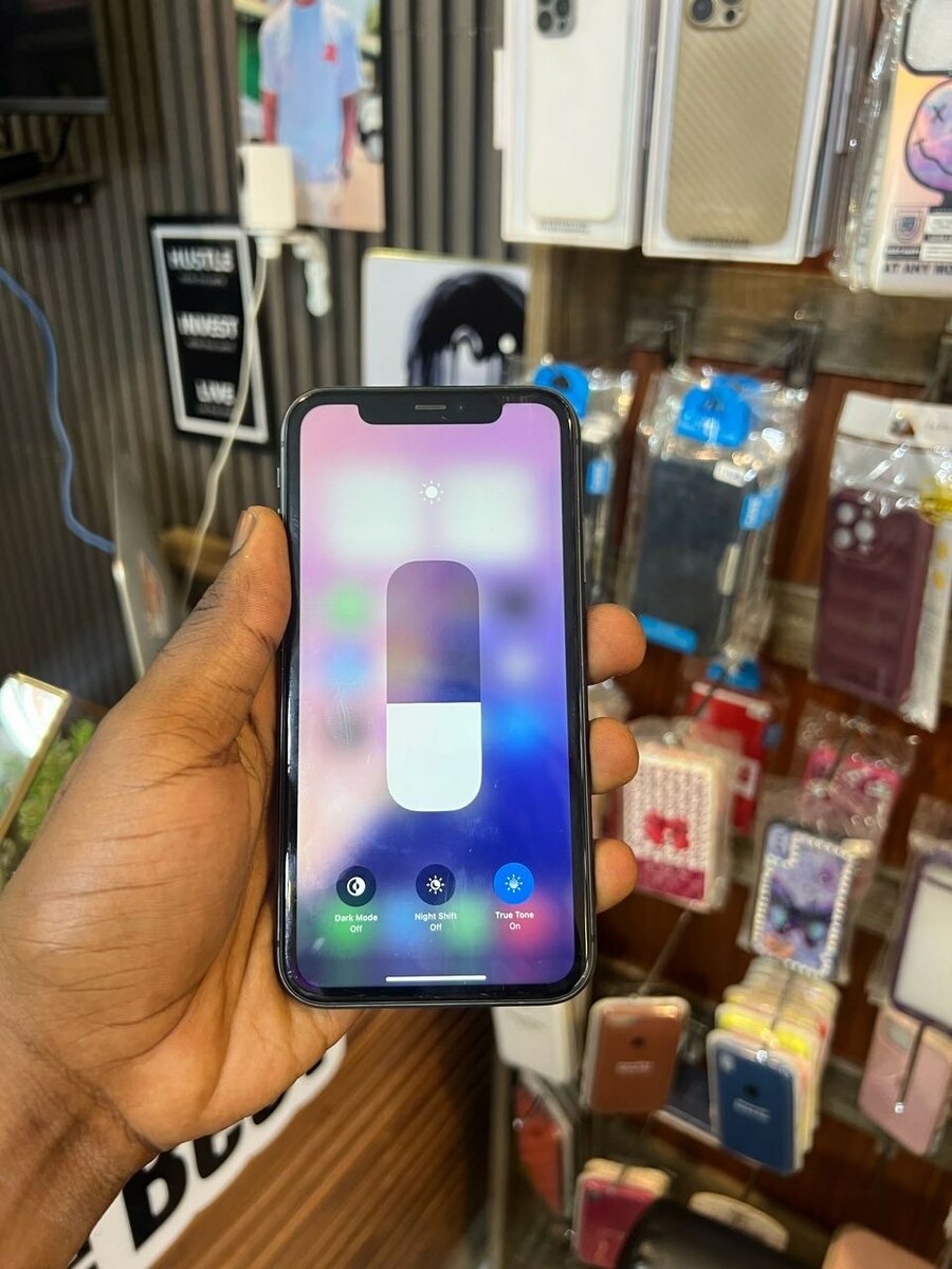 iPhone 11 64 gig 2600