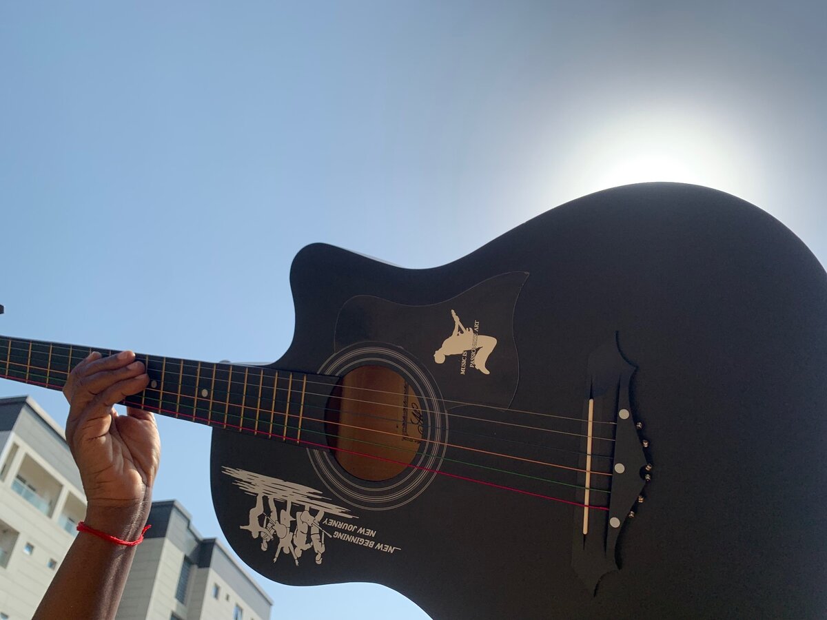 MARIA ACOUSTIC GUITAR WITH COLORED STRINGS