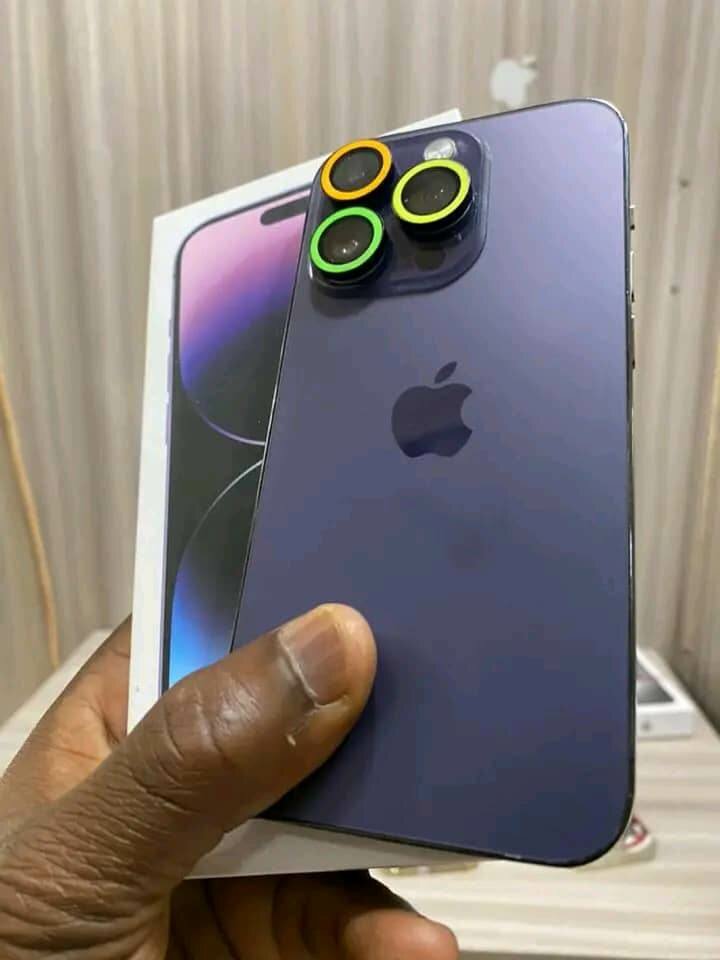iPhone Pro Max avec Étui