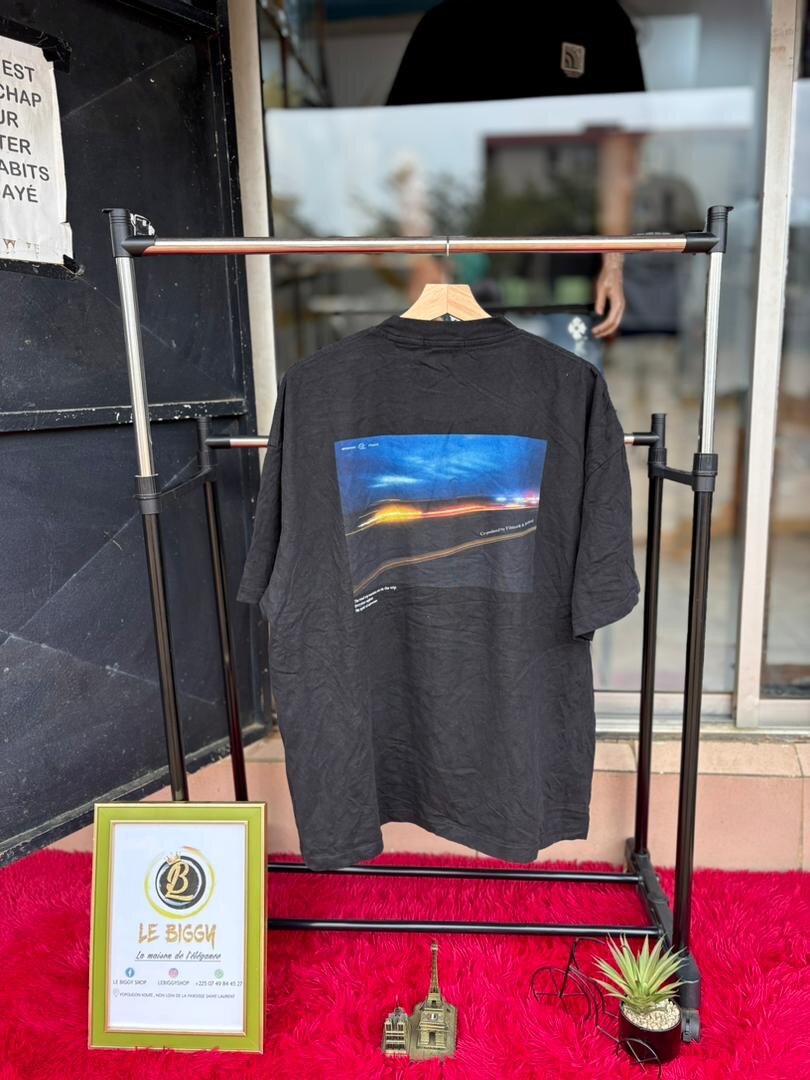 T-shirt noir graphique