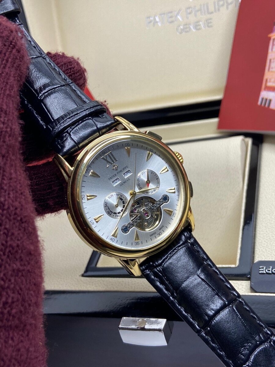 Chronoluxe Naviforce Wristwear