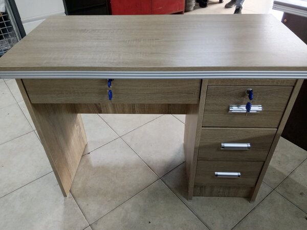 Bureau en bois moderne