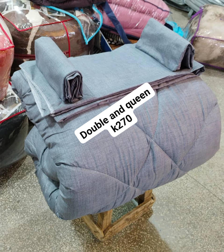 1 Duvet ,2 pillow cases and 1 flat sheet grey